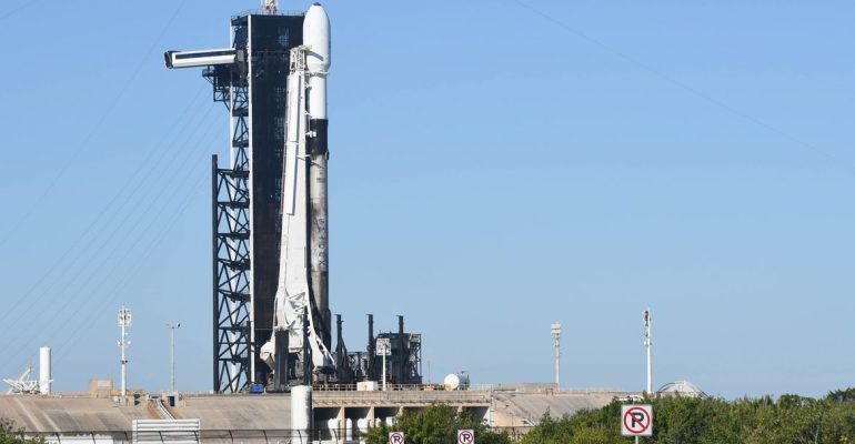 2021-12-09t034844z_358168668_mt1usatoday17323090_rtrmadp_3_a-spacex-falcon-9-rocket-sits-on-pad-39a-at-kennedy-space