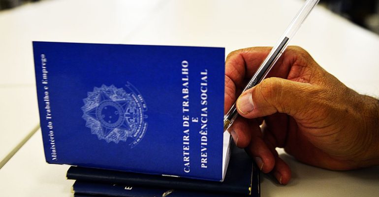 Carteira de Trabalho e Previdência Social (CTPS)